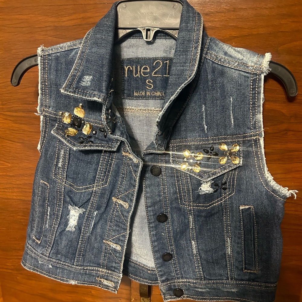 Distressed Embellished Rue 21 denim sleeveless vest, small